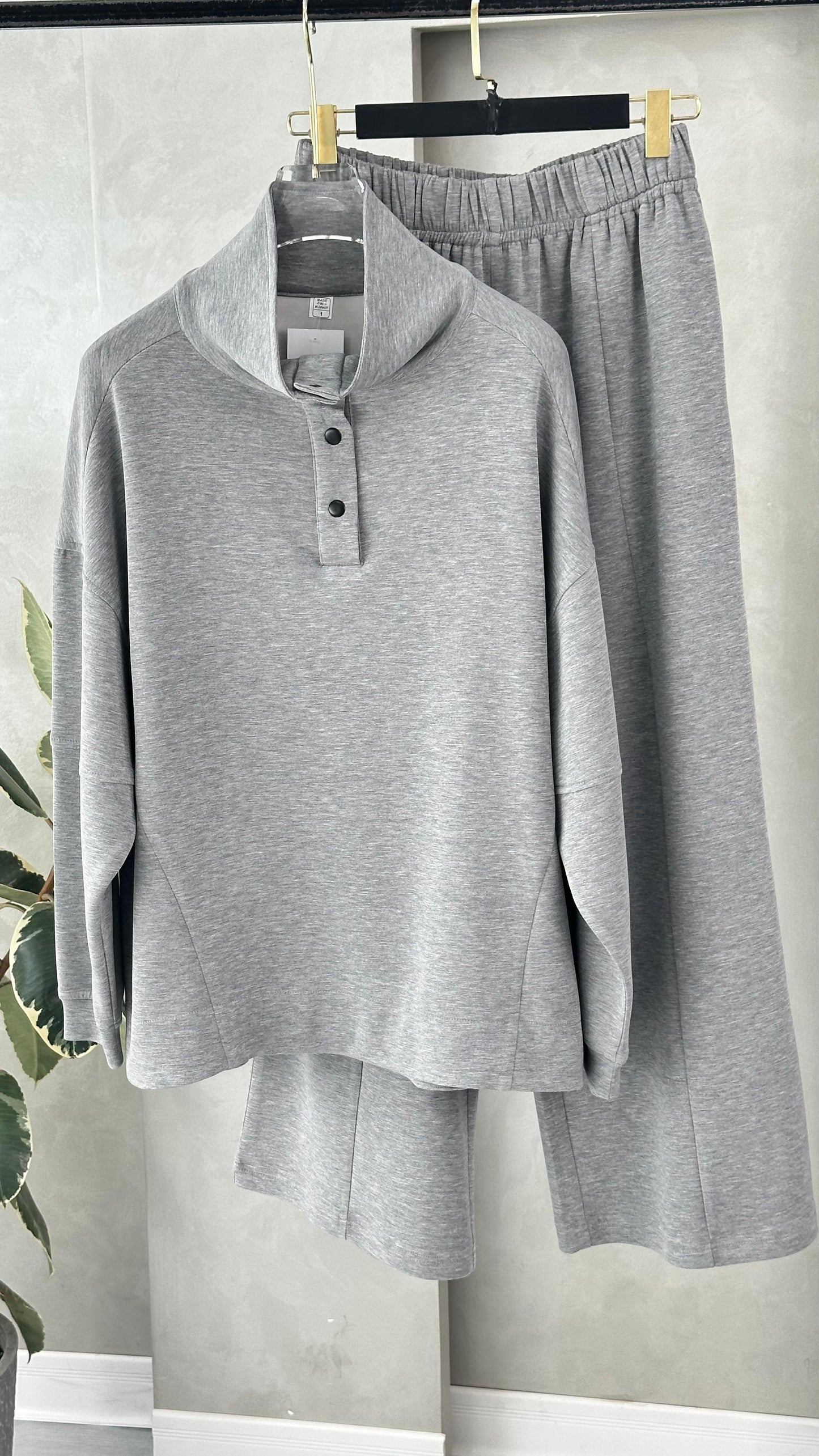 بدلة نسائي ازرار