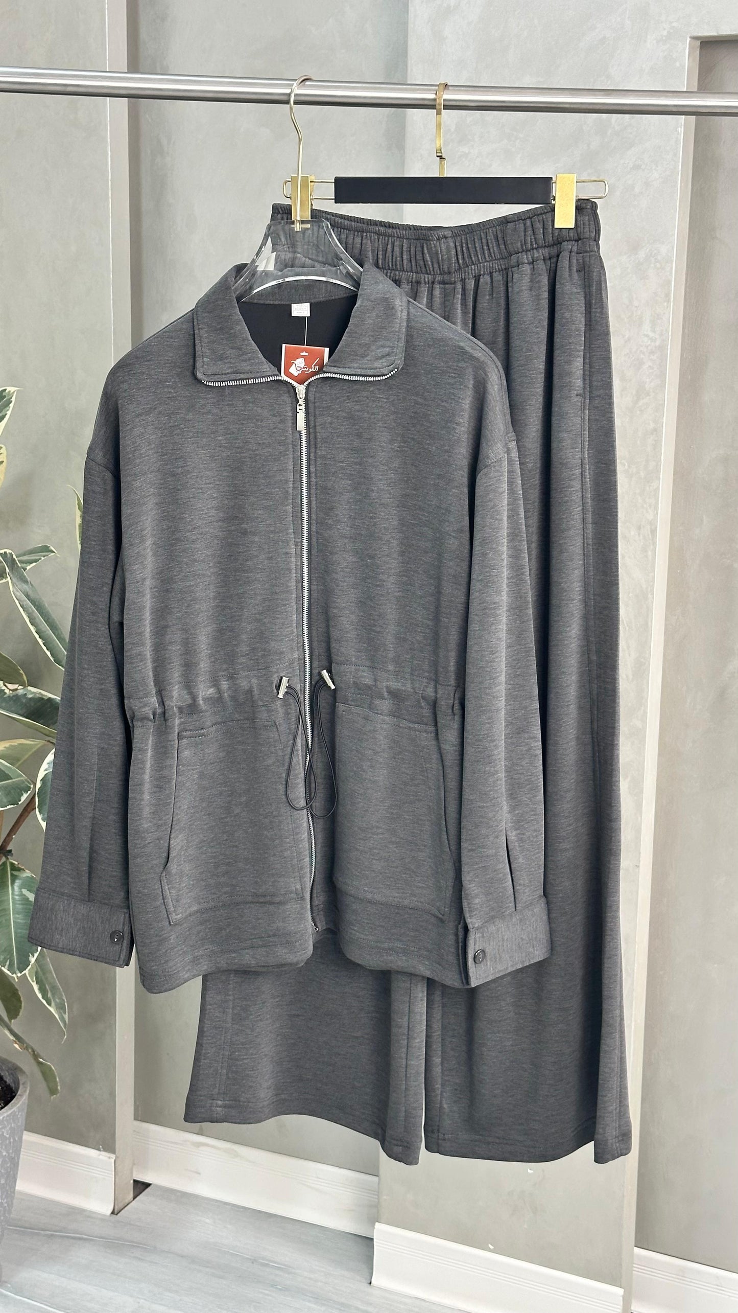 بدلة نسائي محددة الخصر