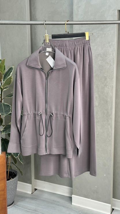 بدلة نسائي محددة الخصر