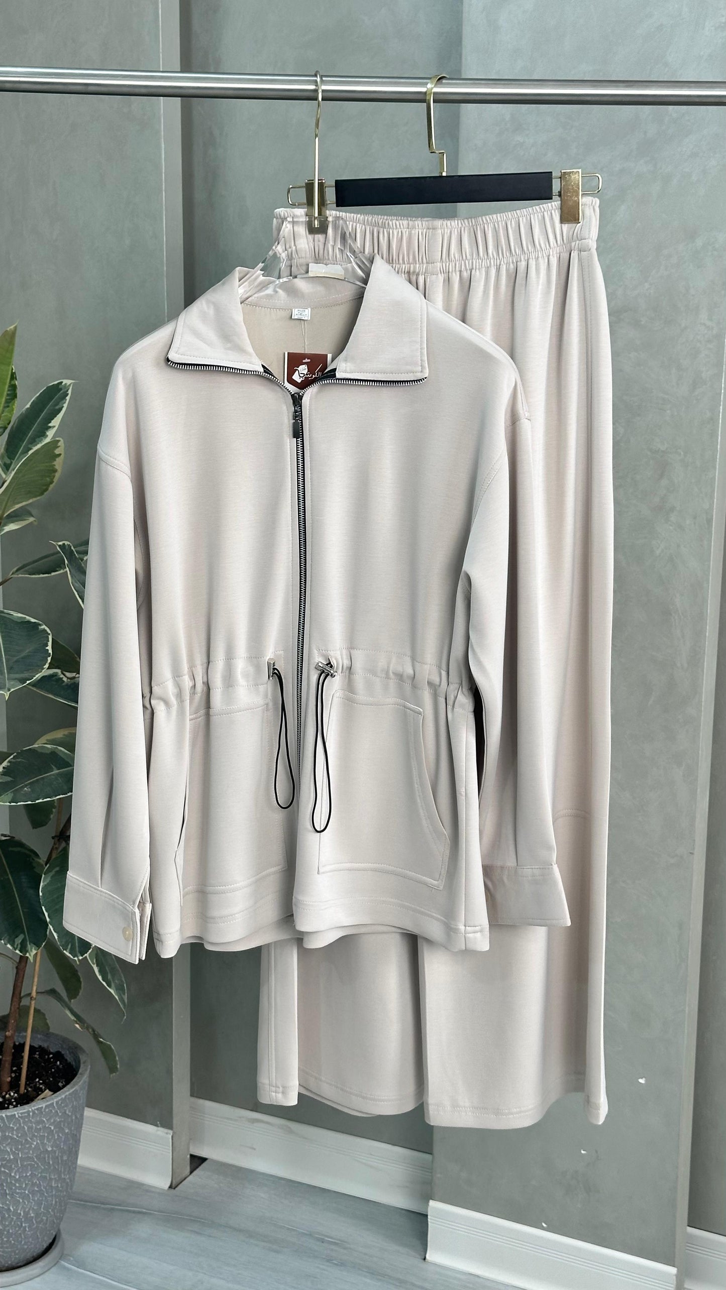 بدلة نسائي محددة الخصر