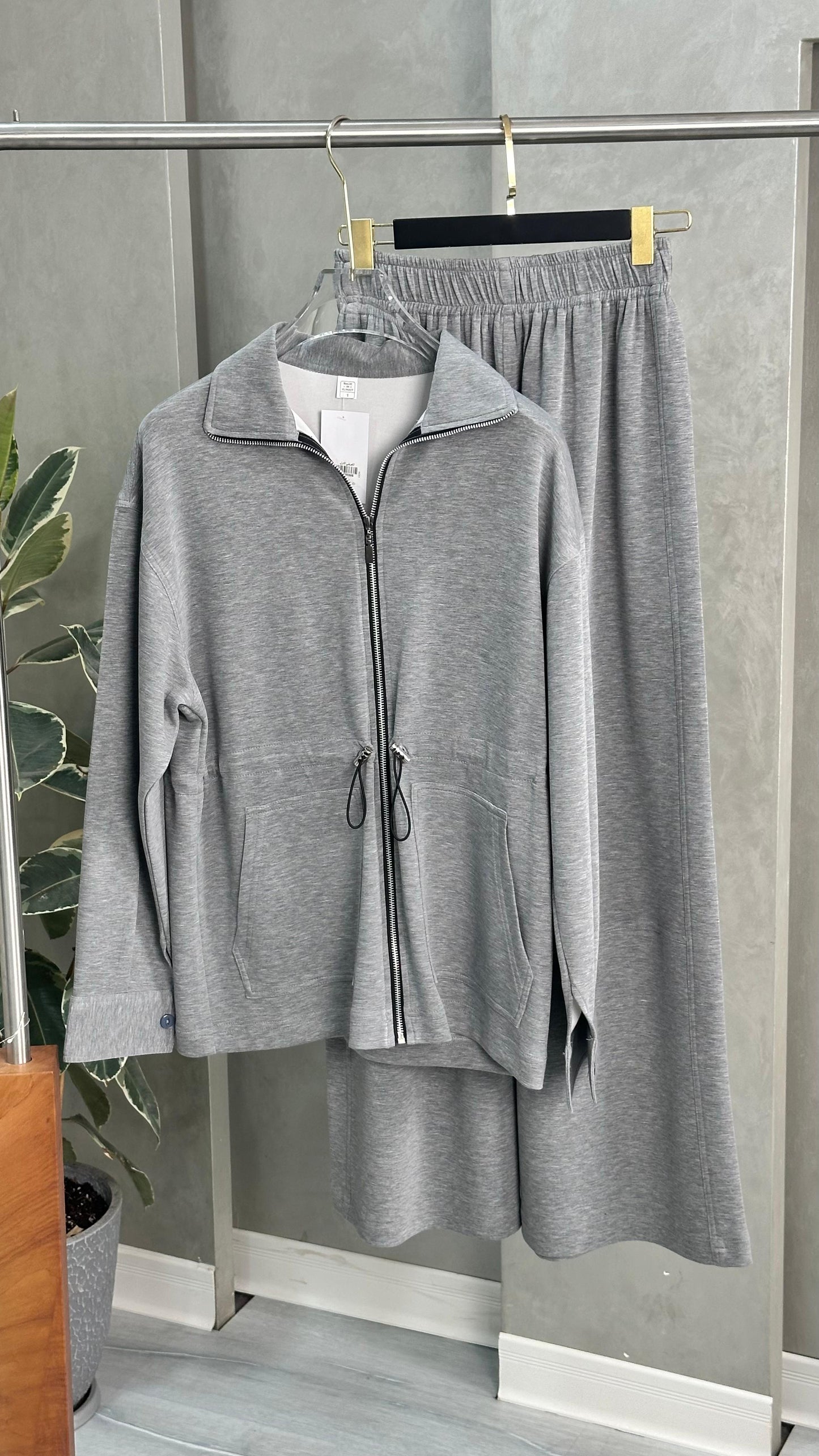 بدلة نسائي محددة الخصر