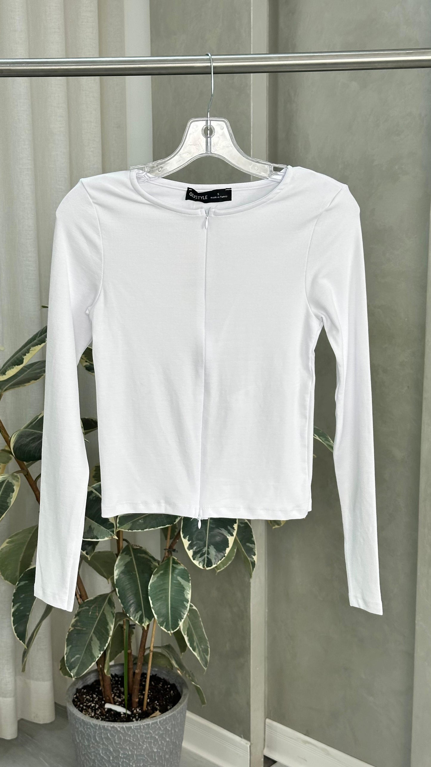 توب نسائي باكمام