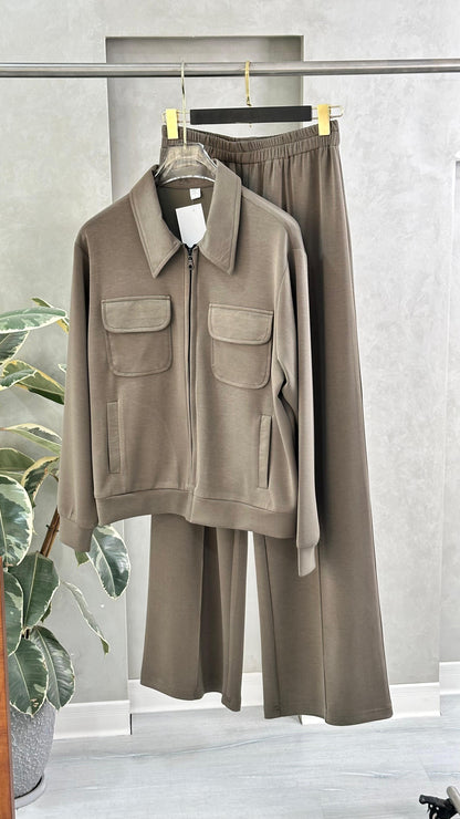 بدلة نسائي بجيوب