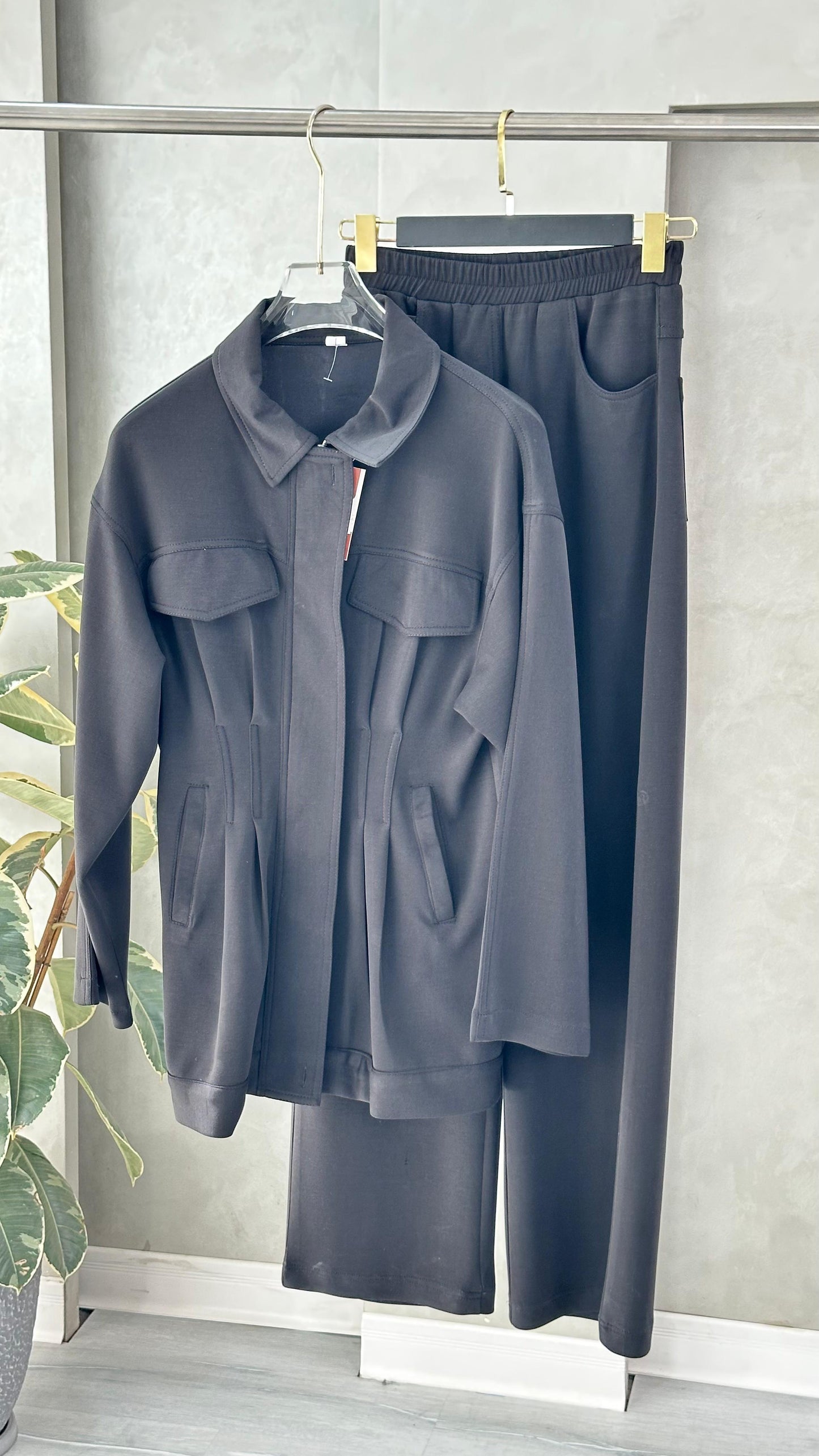 بدلة نسائي بسحاب