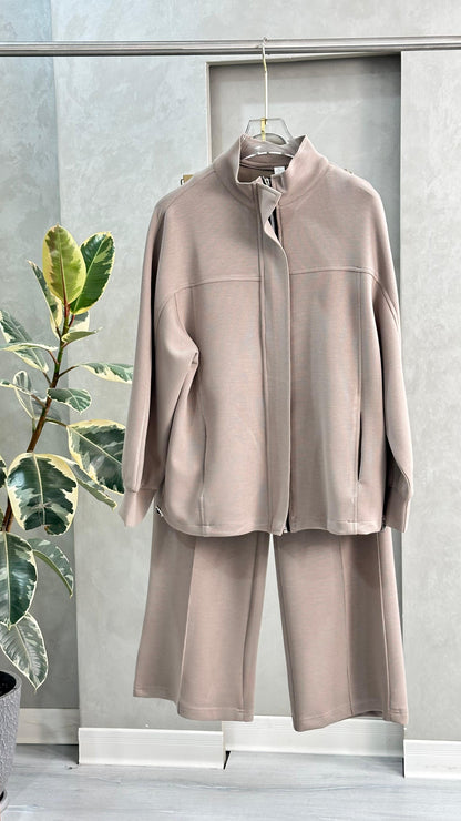 بدلة نسائي بازرار مخفية