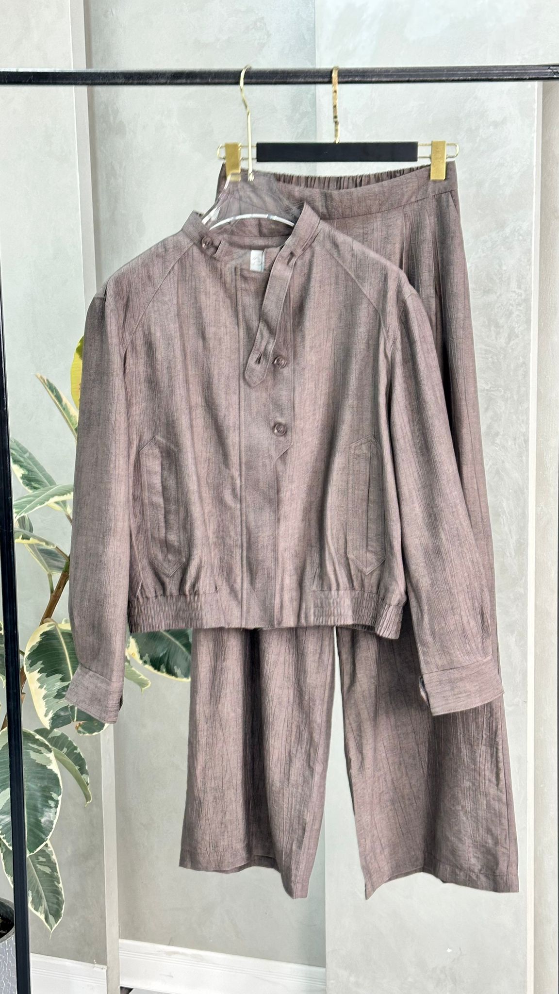 بدلة نسائي بنطال عريض