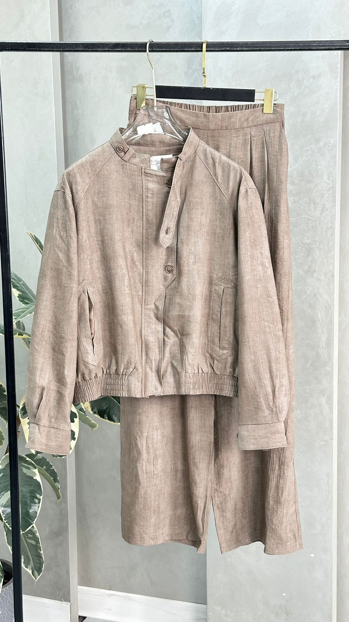 بدلة نسائي بنطال عريض