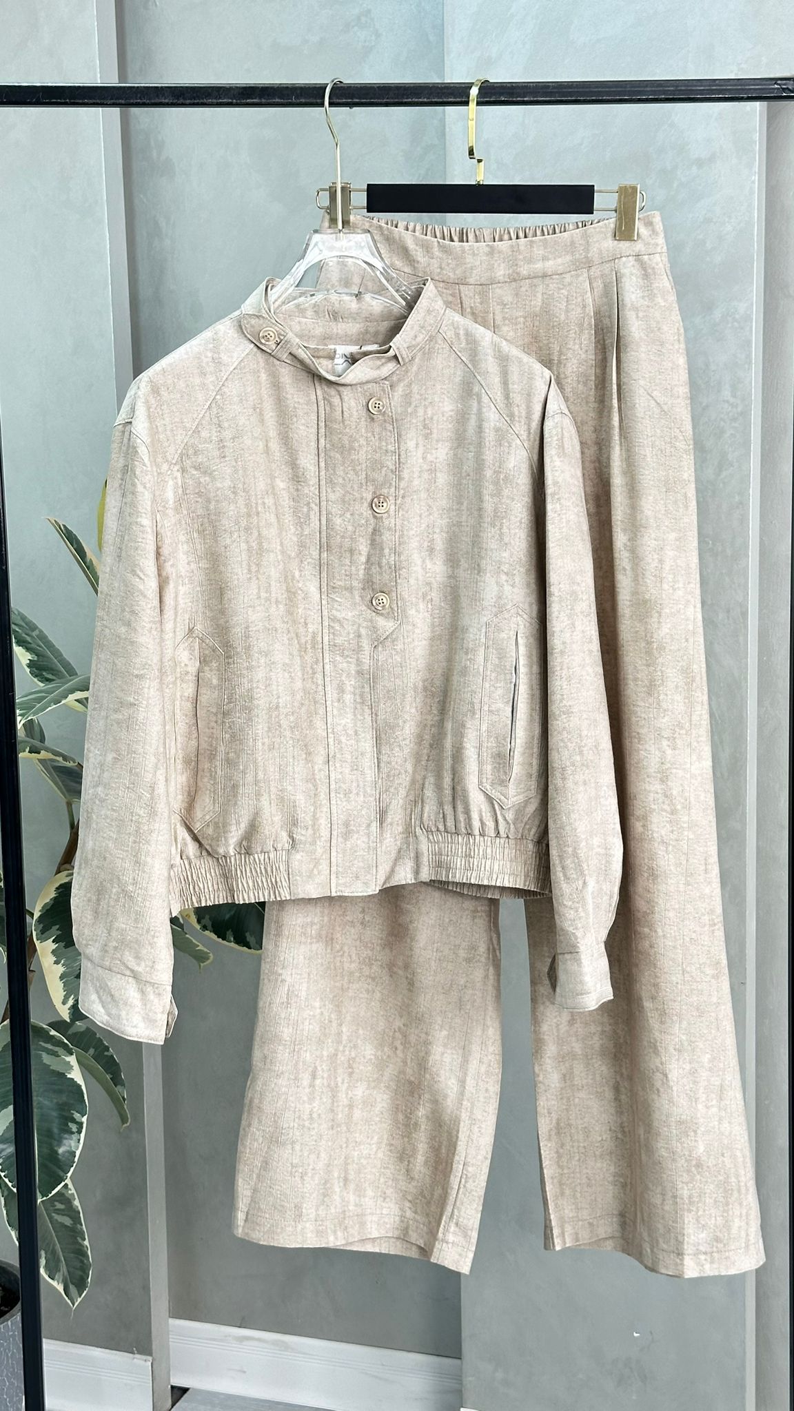 بدلة نسائي بنطال عريض