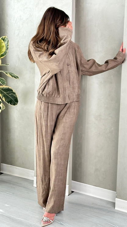 بدلة نسائي بنطال عريض