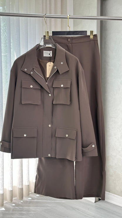 بدلة نسائي بجيوب كبيرة