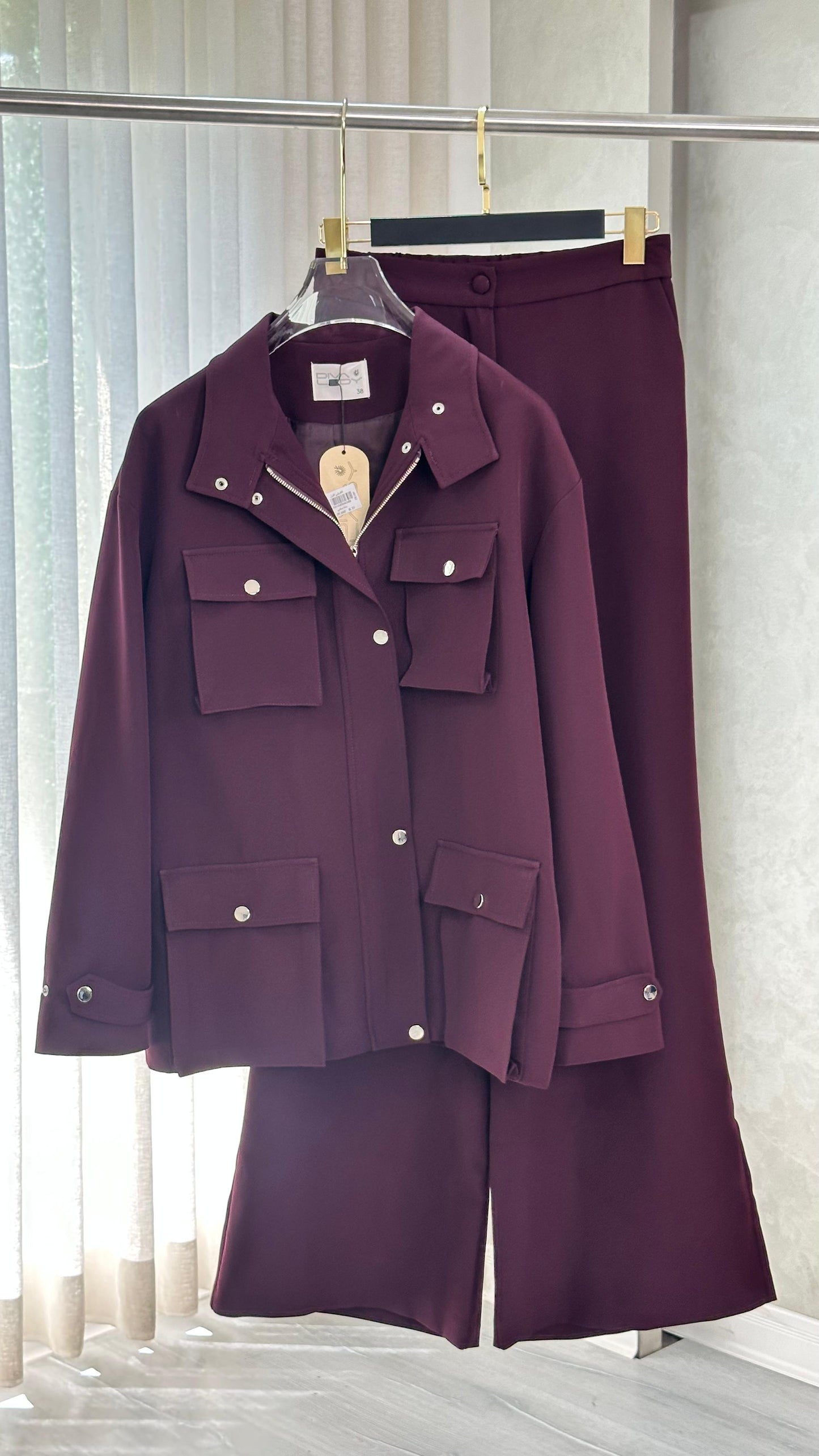 بدلة نسائي بجيوب كبيرة