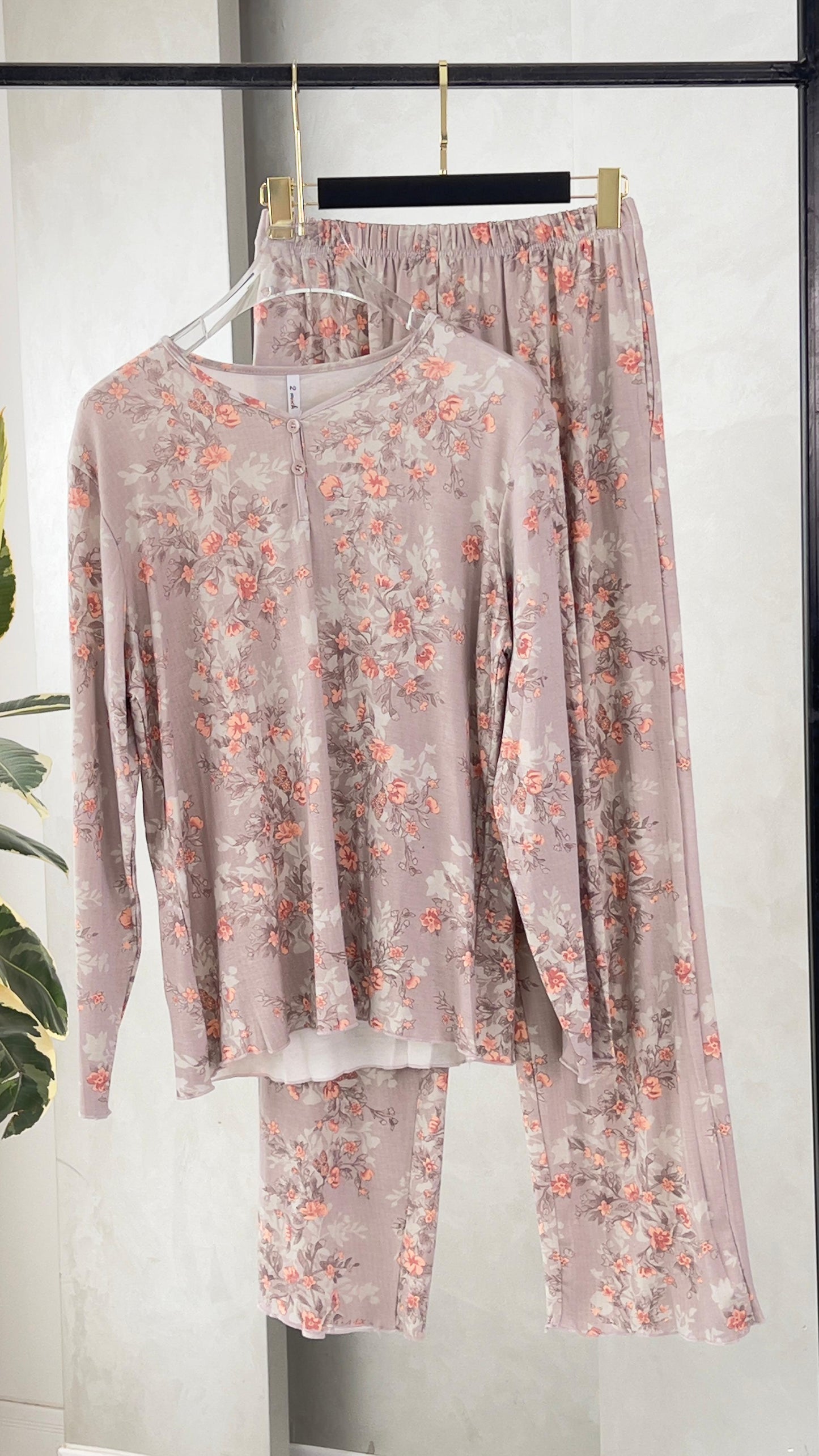 بيجامة نسائي عملية