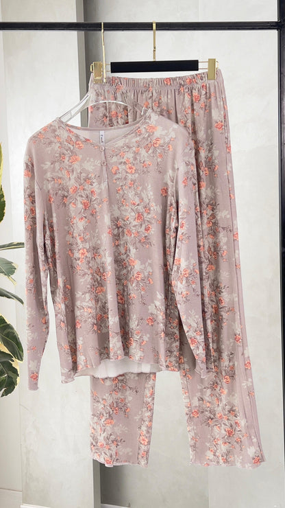 بيجامة نسائي عملية