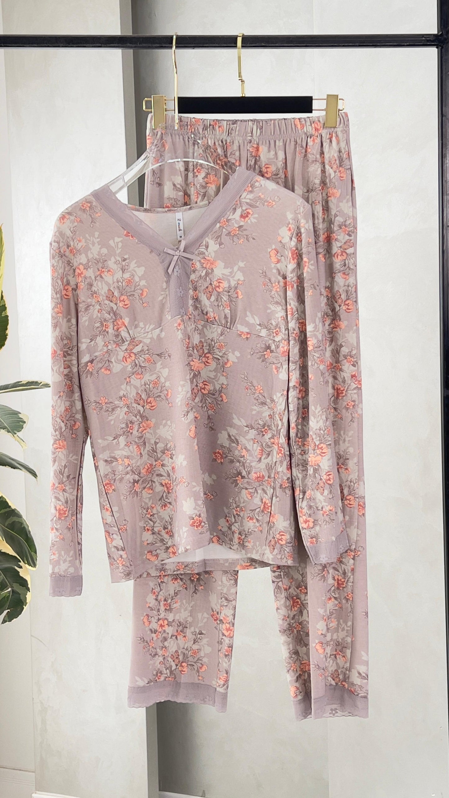 بيجامة نسائي مزهرة انيقة