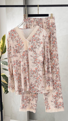 بيجامة نسائي مزهرة انيقة