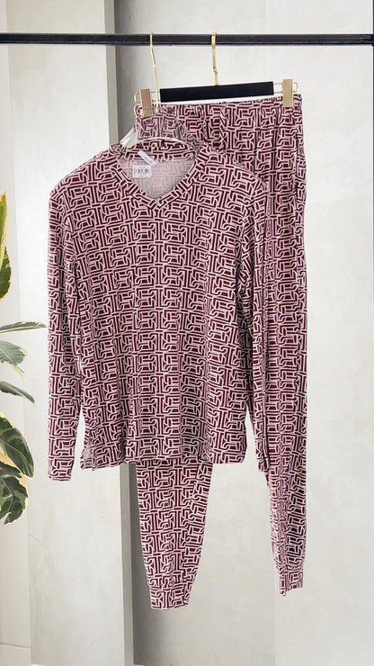 بيجامة نسائي بنقش لطخات