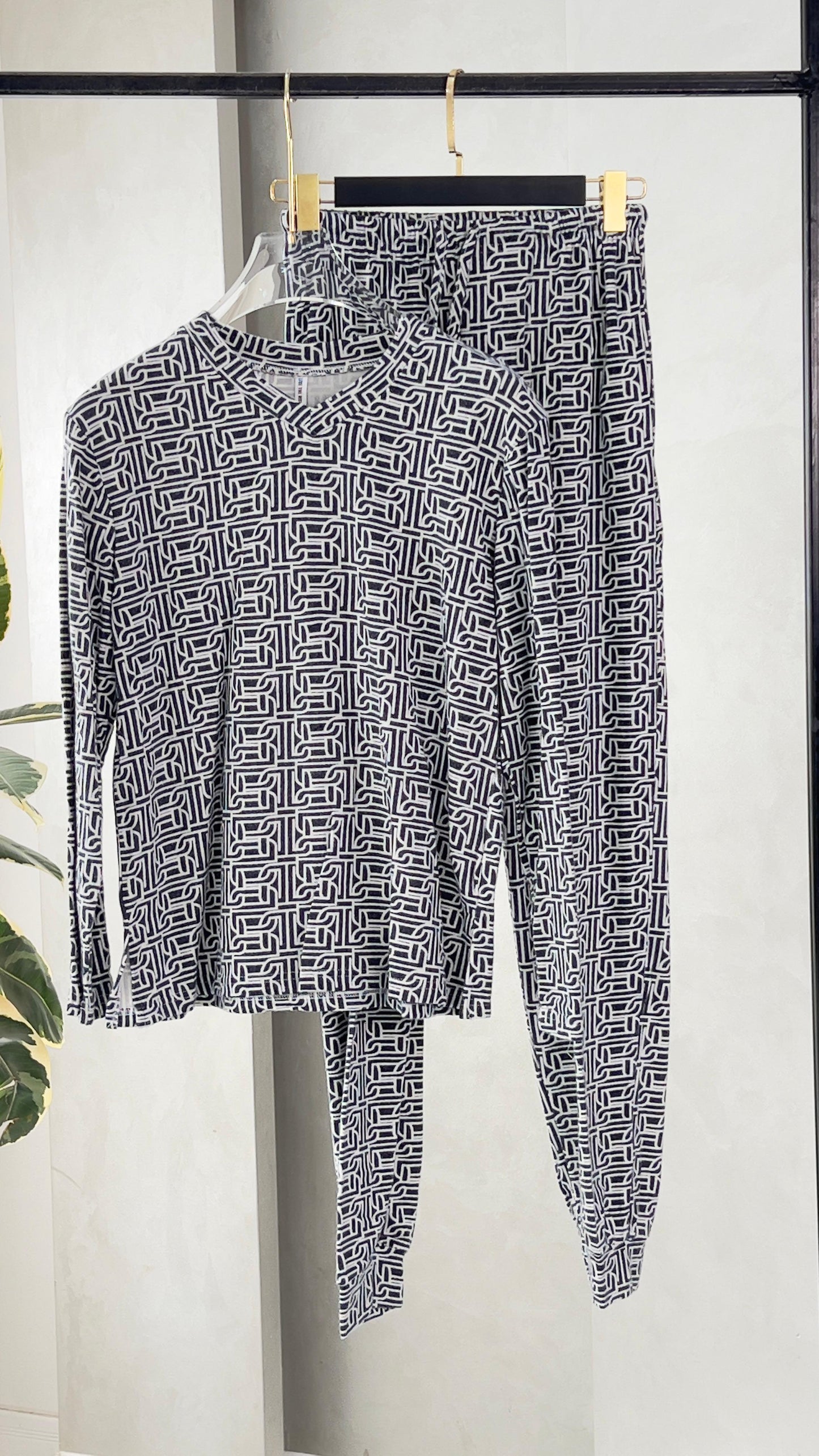 بيجامة نسائي بنقش لطخات