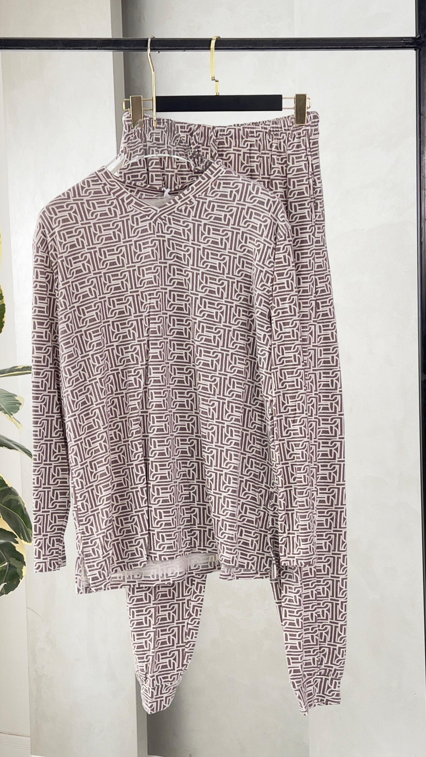 بيجامة نسائي بنقش لطخات