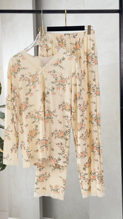 بيجامة نسائي مزهرة بالكامل