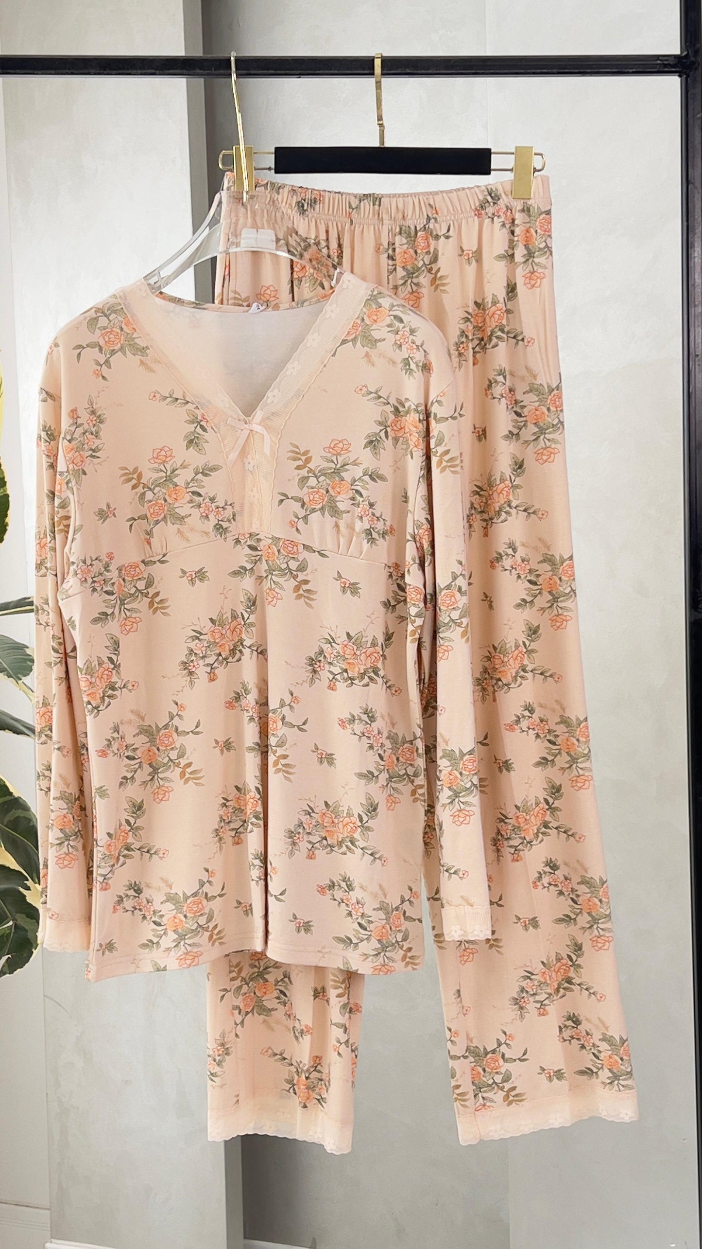 بيجامة نسائي مزهرة بالكامل