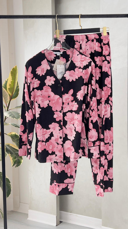 بيجامة نسائي بزهور كبيرة