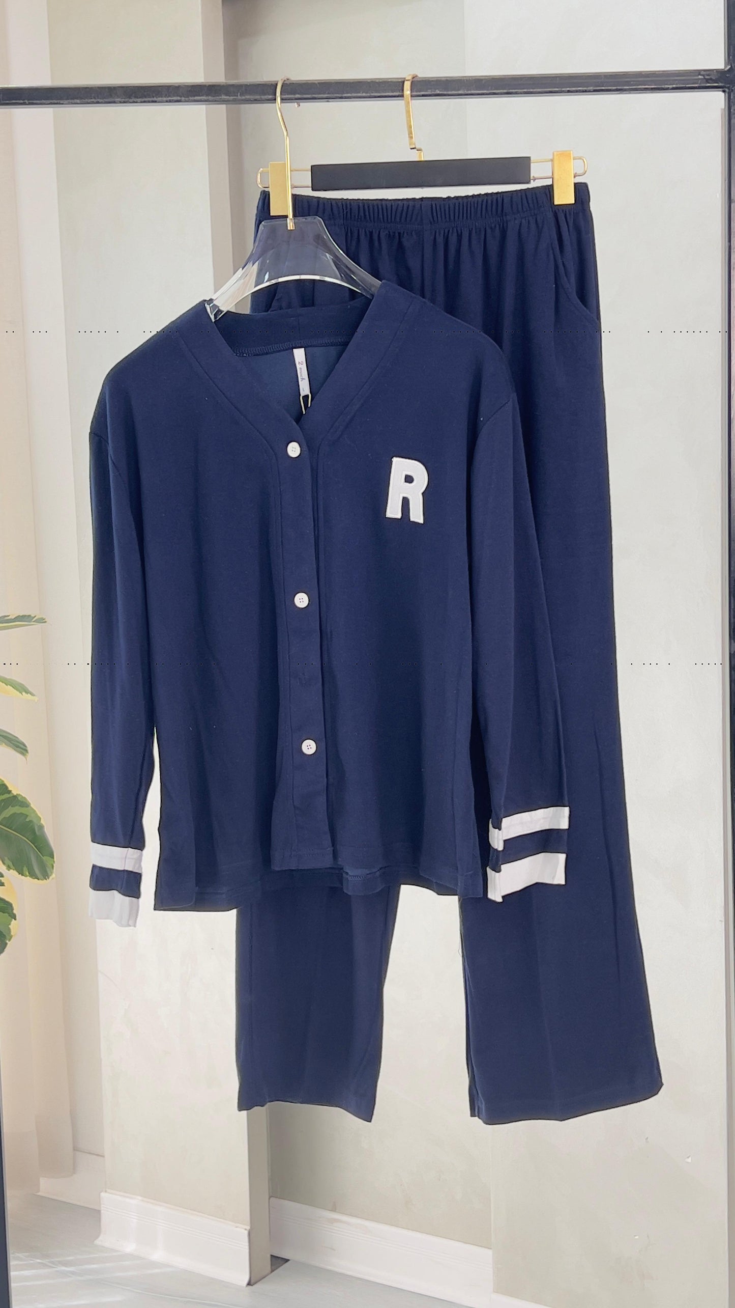 بيجامة نسائي كلاسيكي