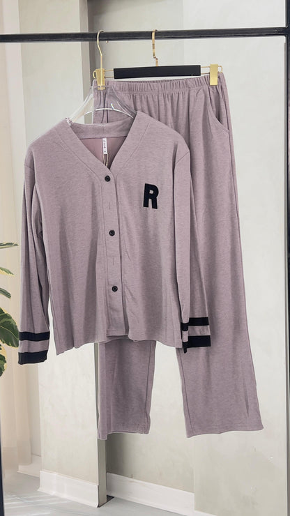 بيجامة نسائي كلاسيكي