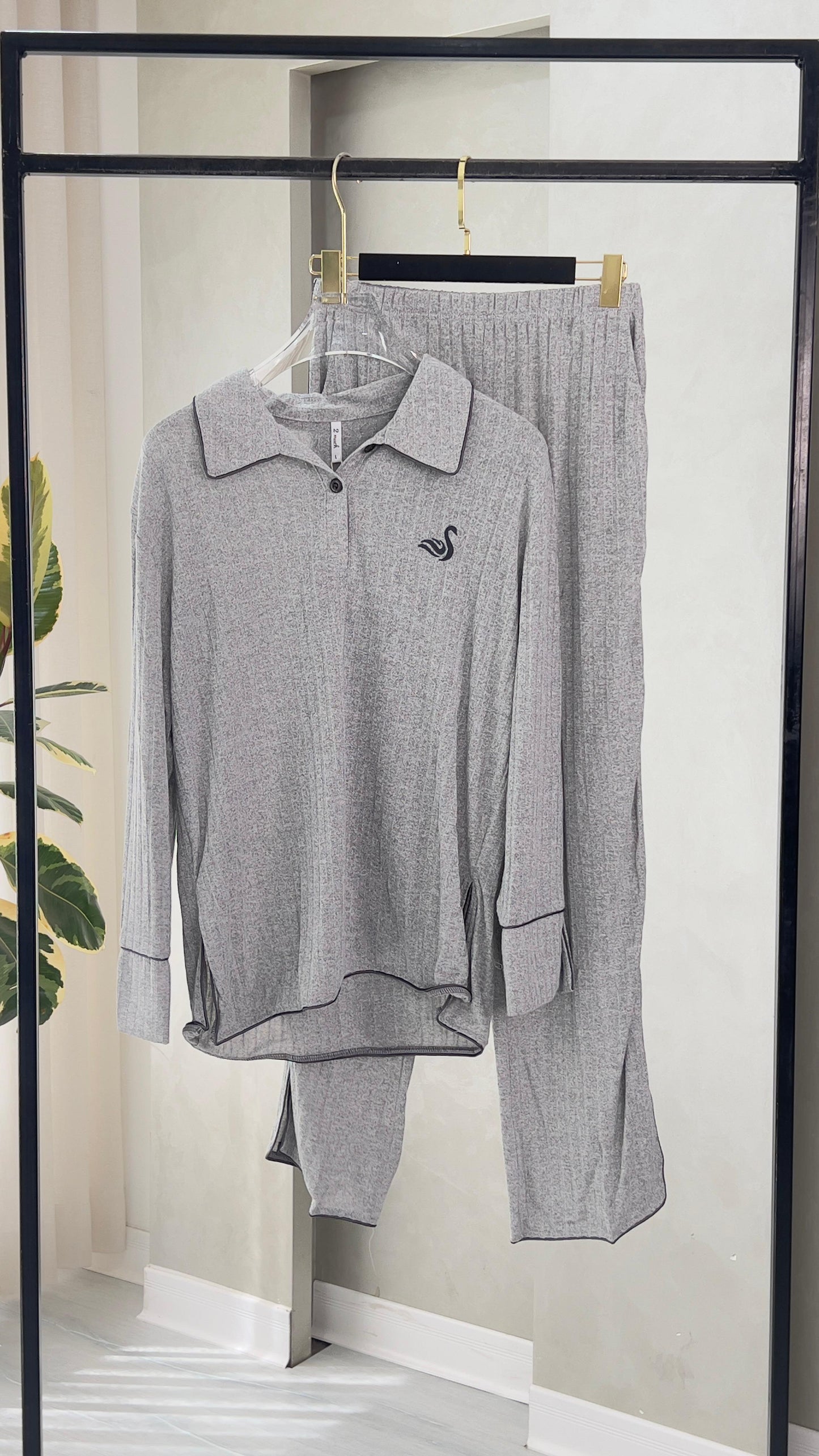 بيجامة نسائي هادئة