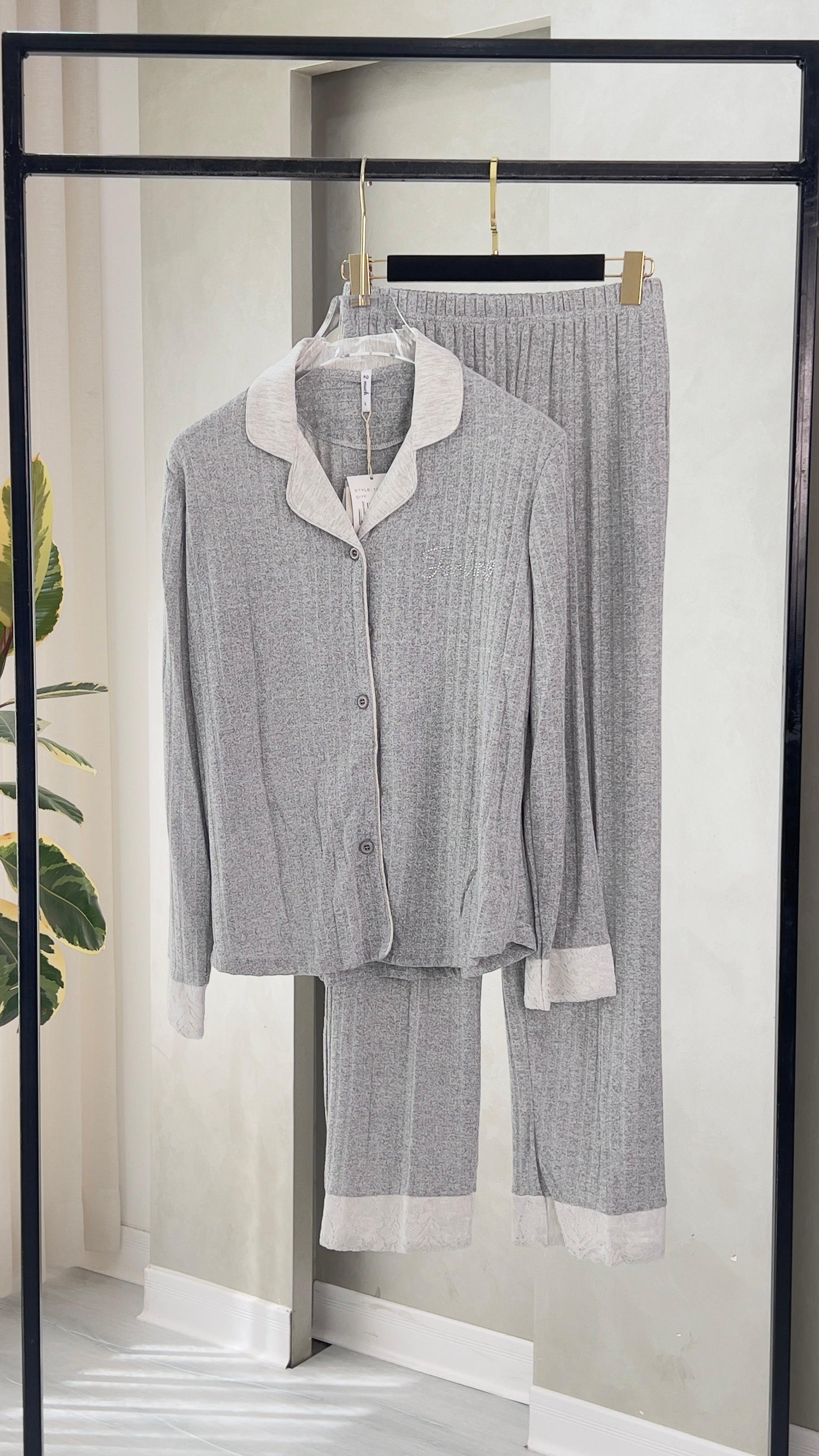 بيجامة نسائي