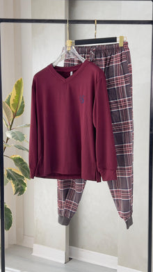 بيجامة نسائي بلمسة كارو