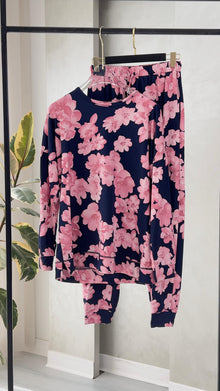 بيجامة نسائي زهور واضحة