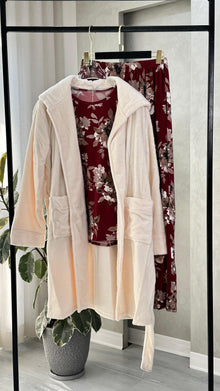 بيجامة نسائي