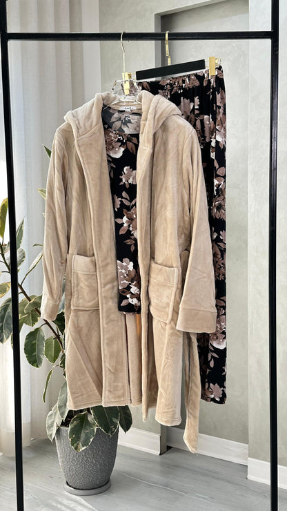 بيجامة نسائي