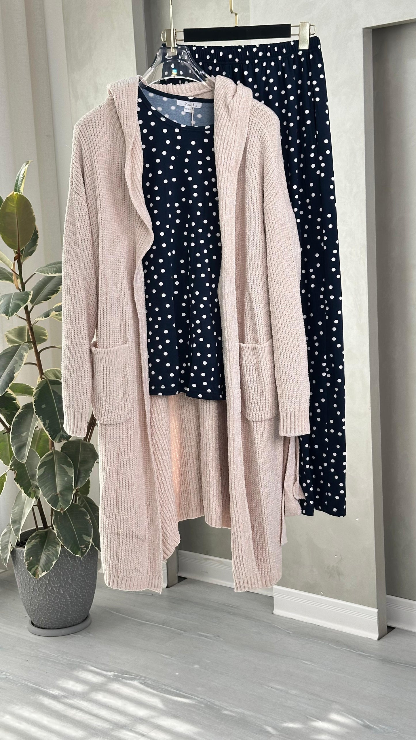 بيجامة نسائي مدقدقة مع روب