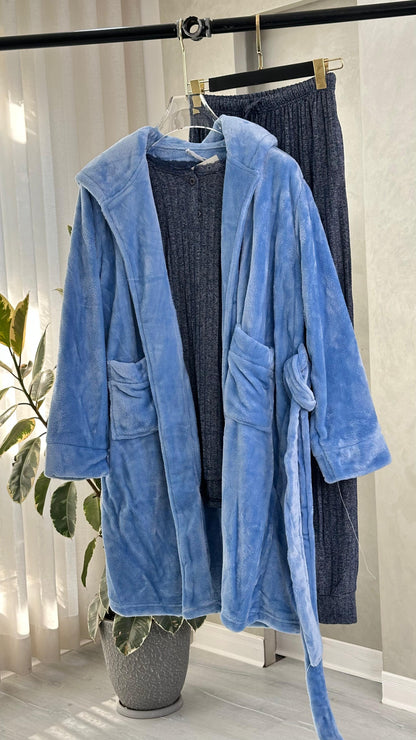 بيجامة نسائي مقلمة داخلياً