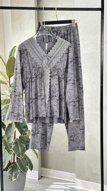 بيجامة نسائي ببنطال عريض