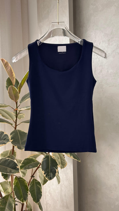 توب نسائي من غير اكمام