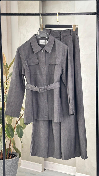 بدلة نسائي بحزام