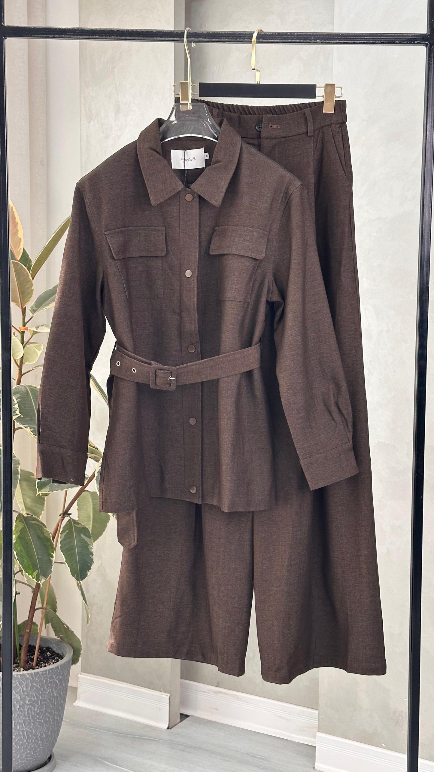 بدلة نسائي بحزام