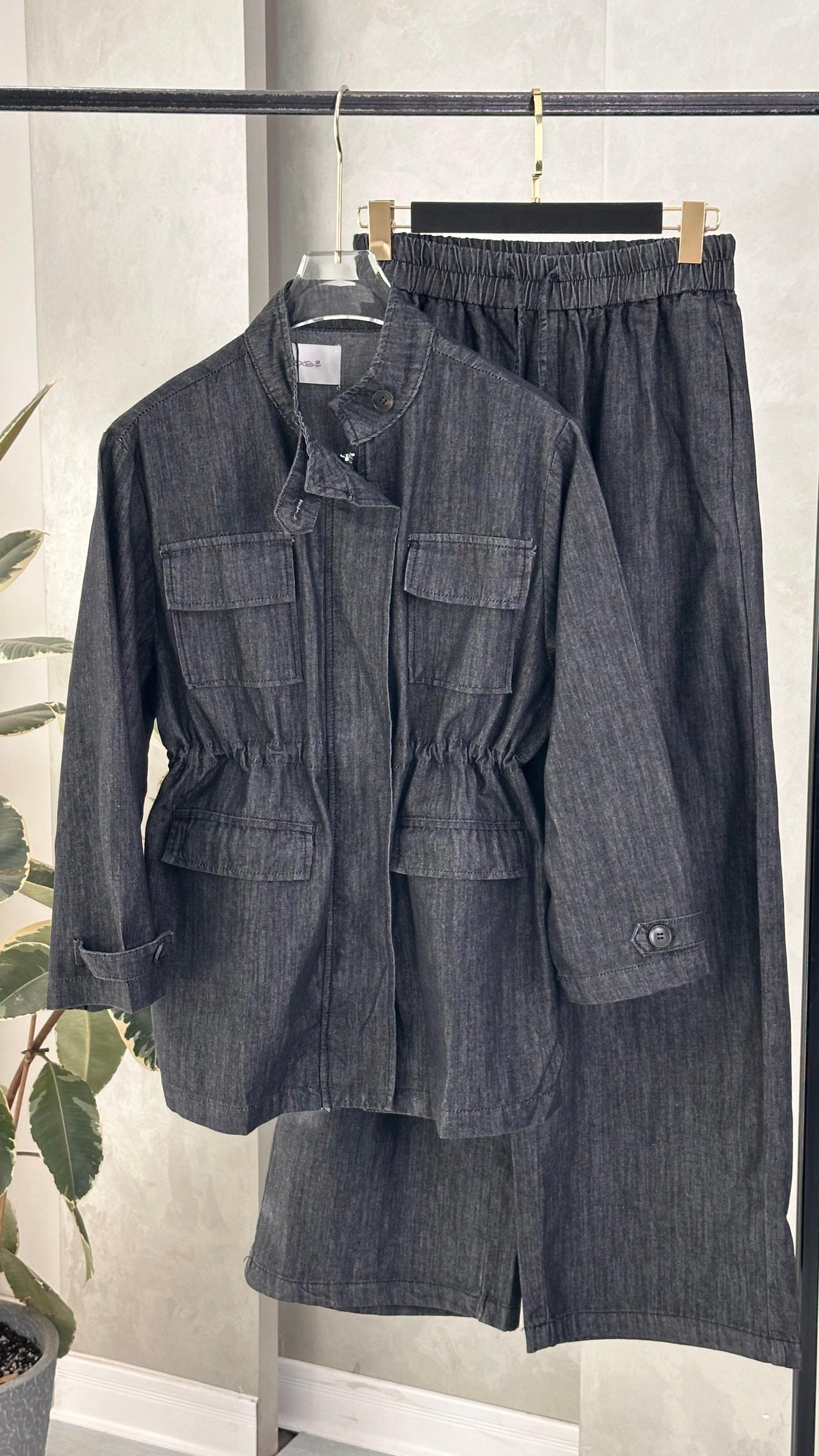 بدلة جينز نسائي مع جيب