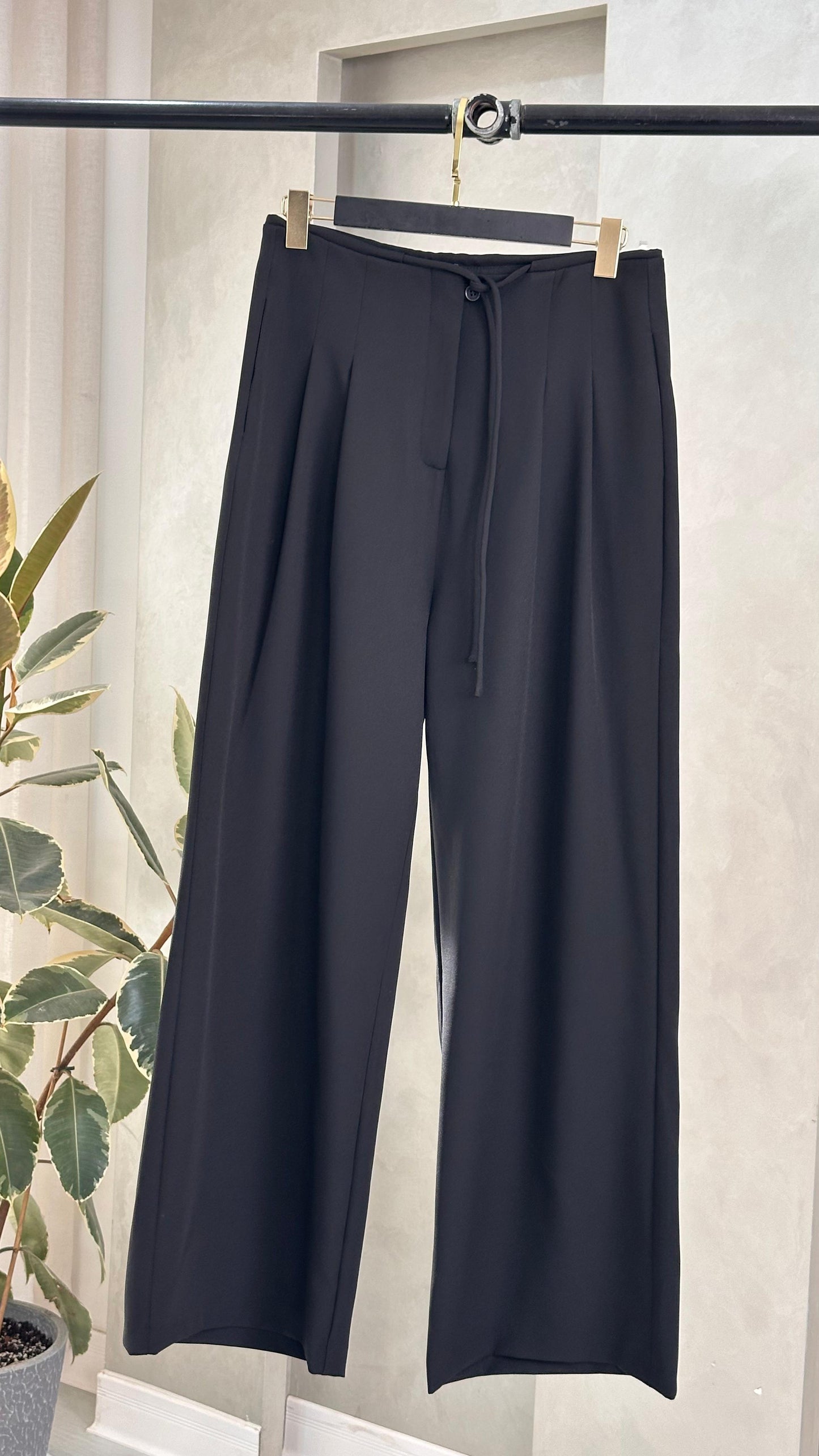 بنطلون نسائي واسع بكسرة