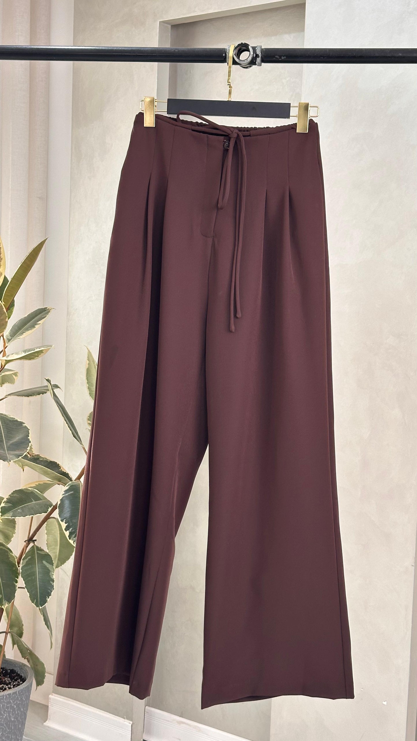 بنطلون نسائي واسع بكسرة