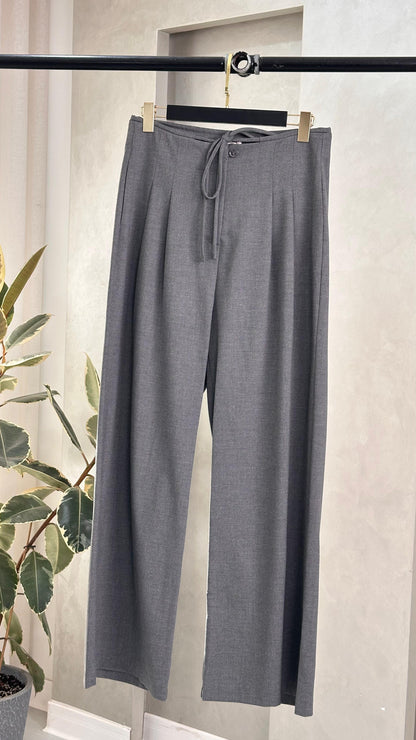 بنطلون نسائي واسع بكسرة