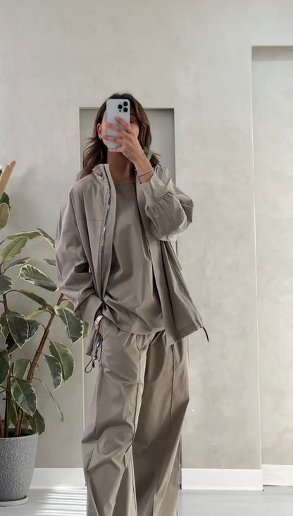 بدلة نسائي كلاسيكي انيق