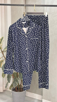 بيجامة نسائي منقطة