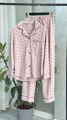 بيجامة نسائي منقط هادئ