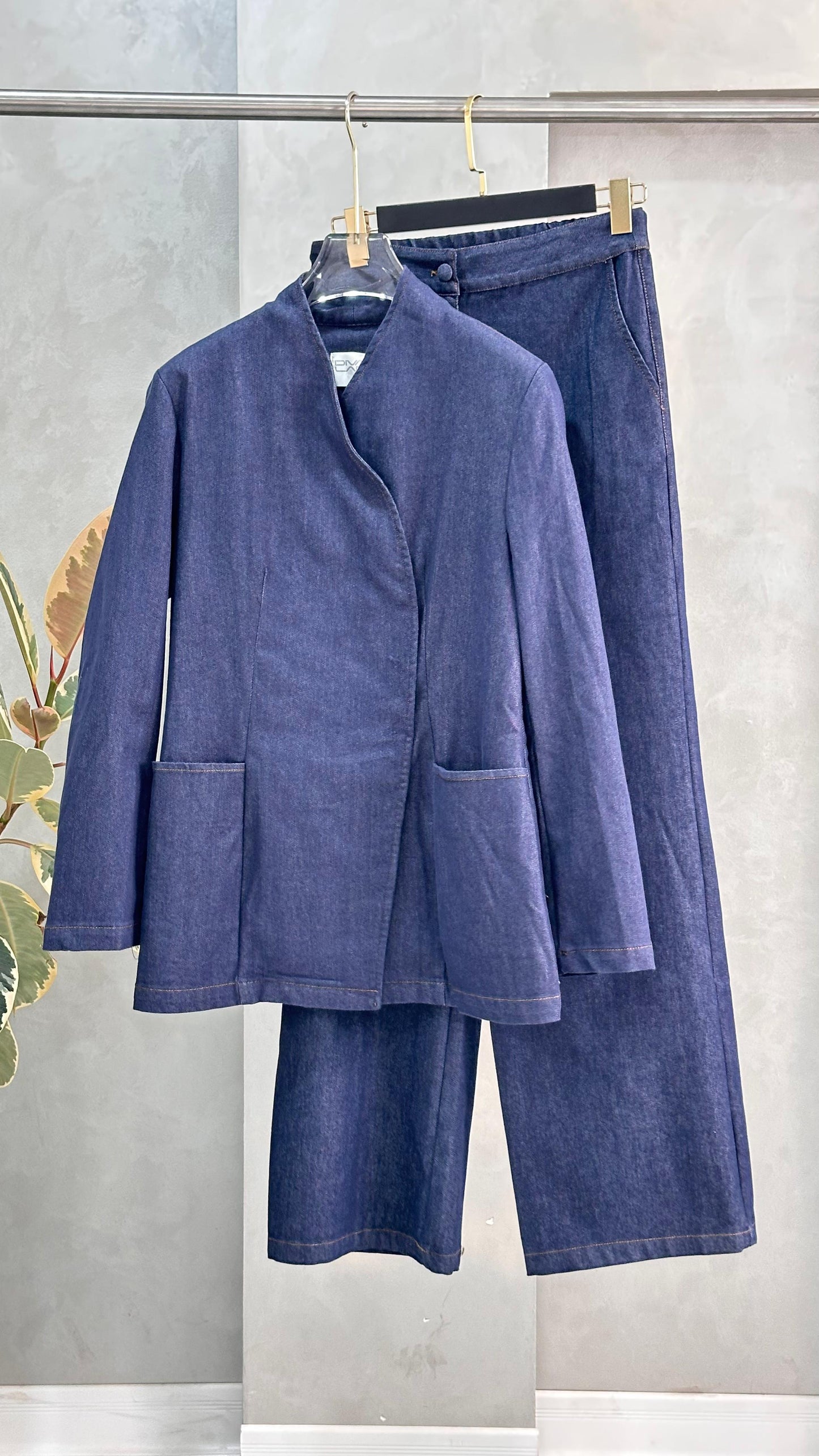 بدلة جينز عريضة