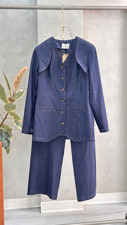 بدلة جينز بشكل v