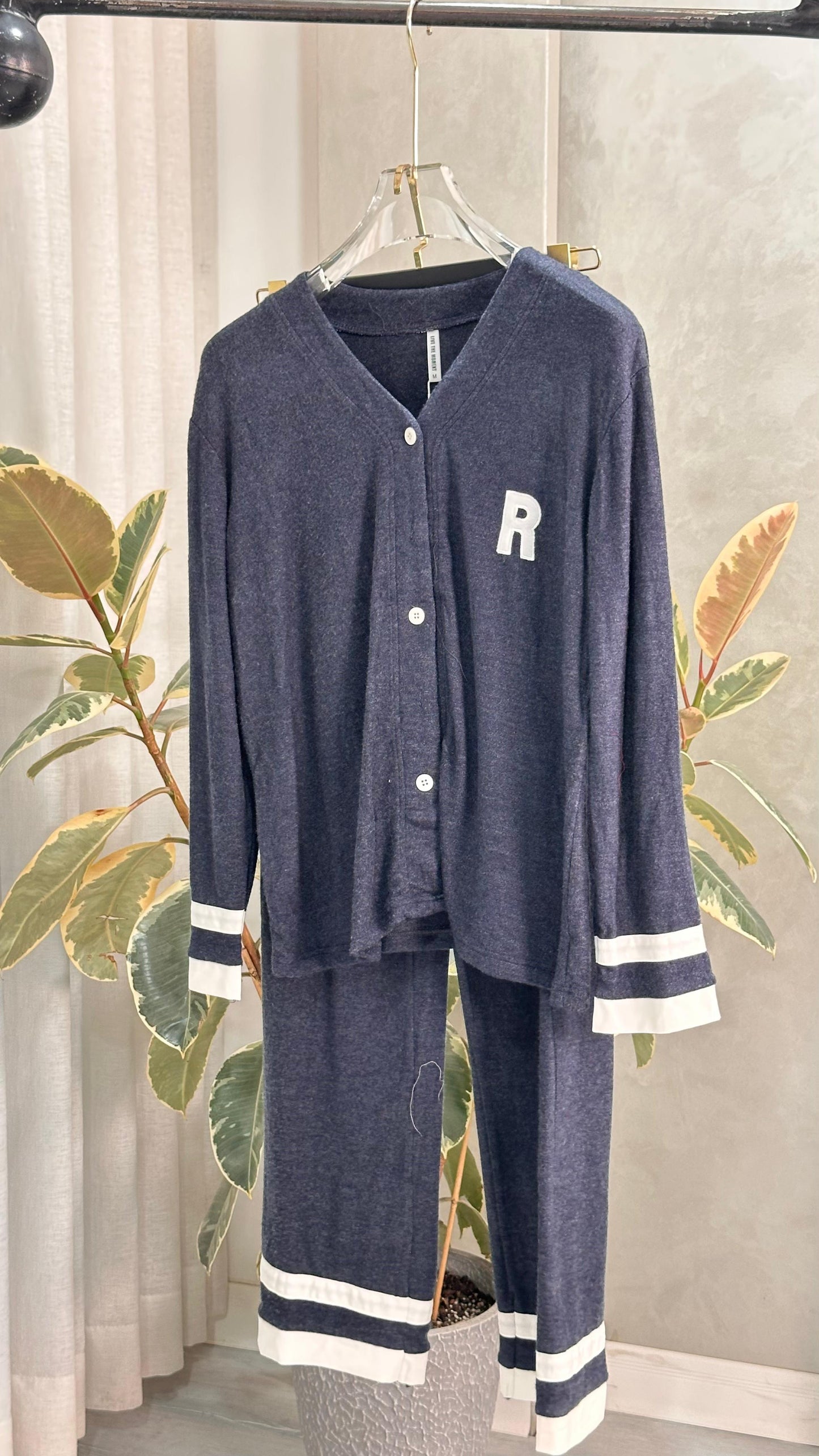 بيجامة نسائي مع تطريز