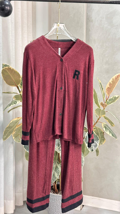 بيجامة نسائي مع تطريز